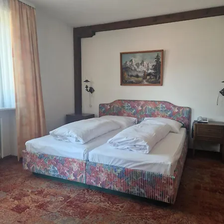 Waldhorn Hotel