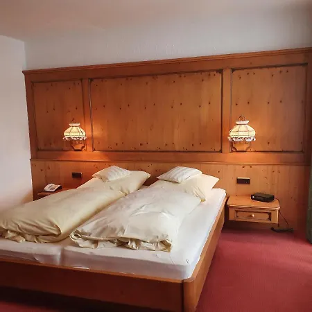 Waldhorn Hotel